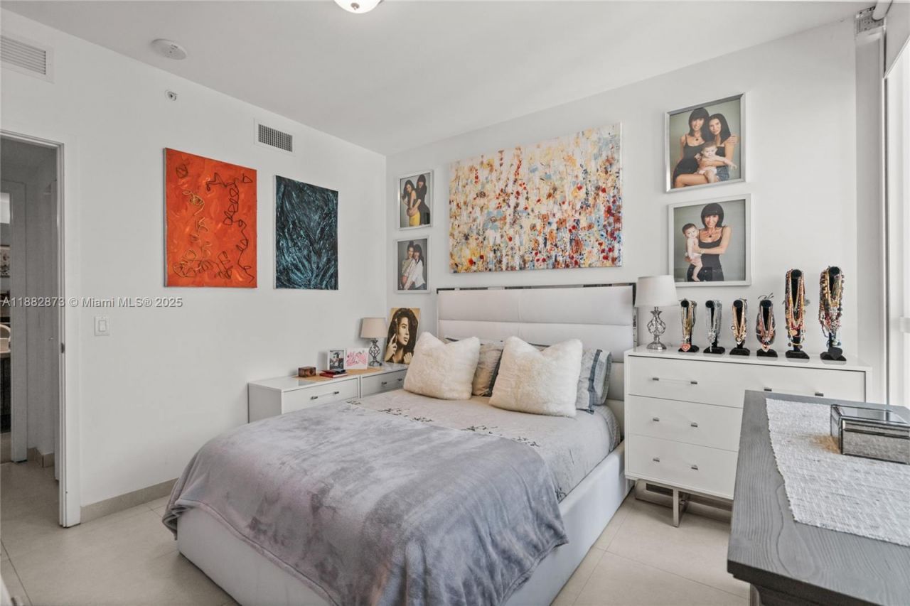 1080 Brickell Ave, Unit 2503, Miami, FL 33131 Photo