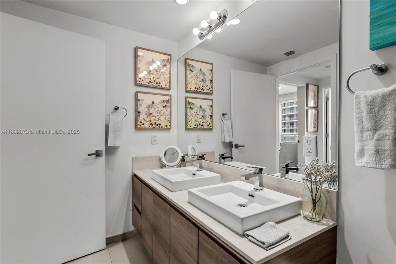 1080 Brickell Ave, Unit 2503, Miami, FL 33131 Photo