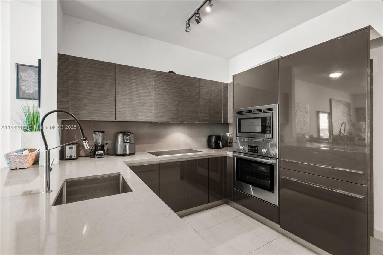 1080 Brickell Ave, Unit 2503, Miami, FL 33131 Photo