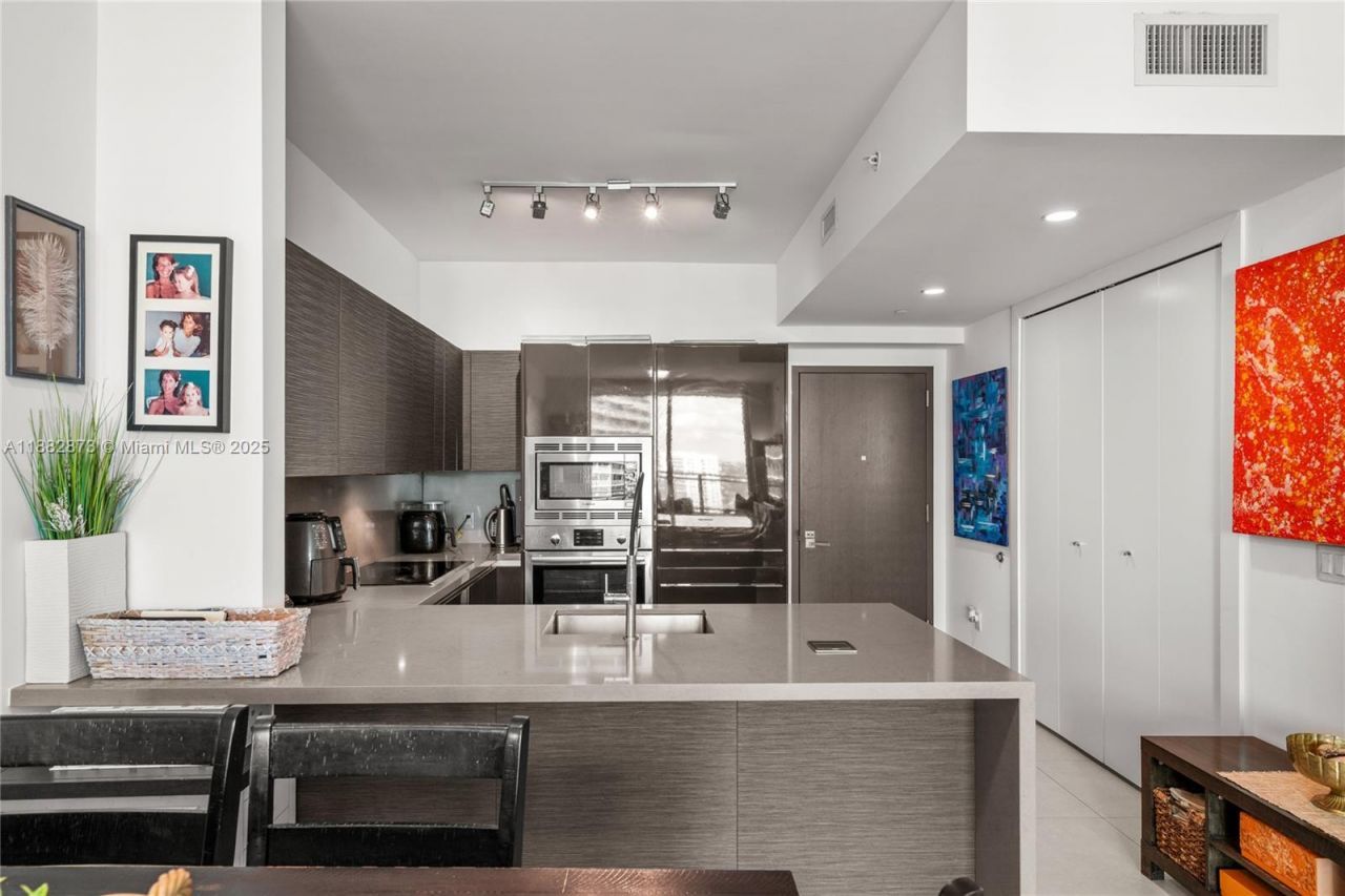 1080 Brickell Ave, Unit 2503, Miami, FL 33131 Photo