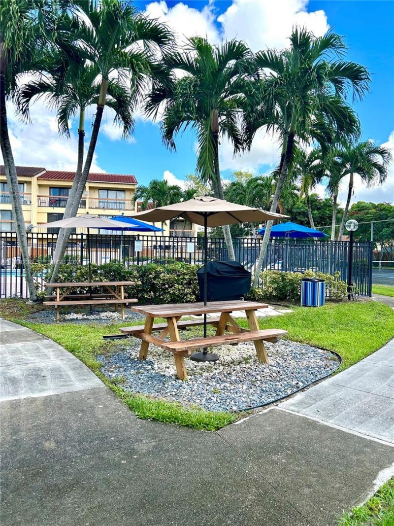 4056 Sierra Ter, Unit 4056, Sunrise, FL 33351 Photo