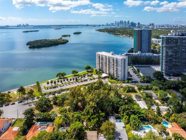 860 NE 70th St, Miami, FL 33138