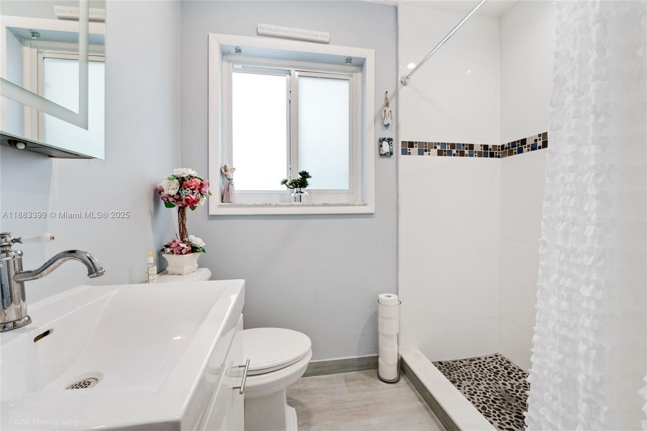 833 Tangier St, Coral Gables, FL 33134 Photo