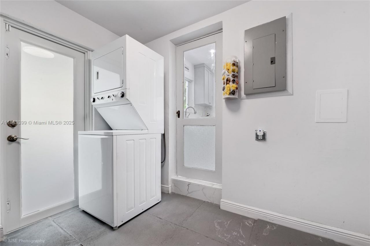 833 Tangier St, Coral Gables, FL 33134 Photo