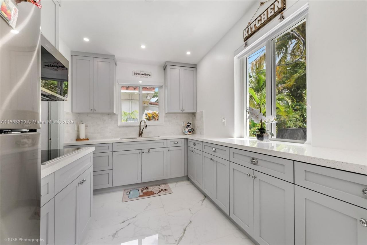 833 Tangier St, Coral Gables, FL 33134 Photo