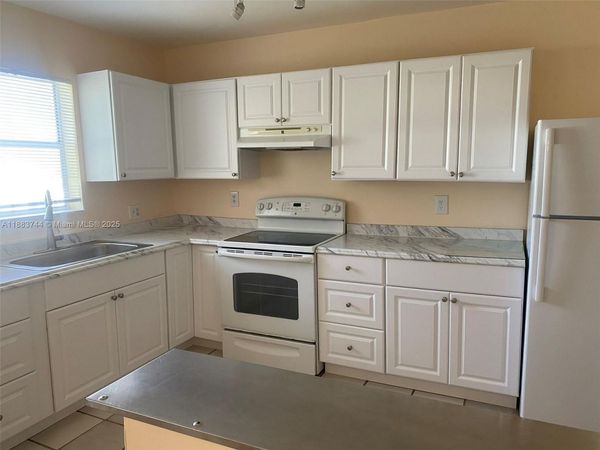 10772 La Placida Dr, Unit 7-301, Coral Springs, FL 33065