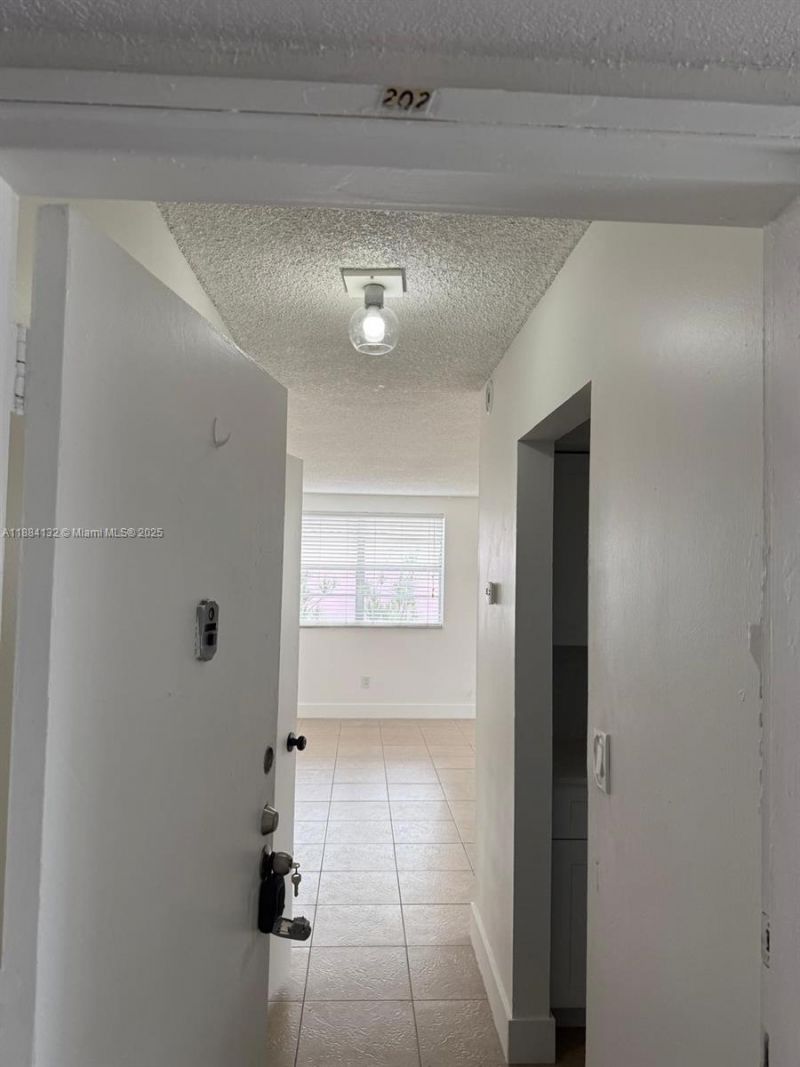 1255 W 53rd St, Unit 202, Hialeah, FL 33012 Photo