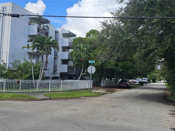 1090 NE 129th St, Unit 205, North Miami, FL 33161
