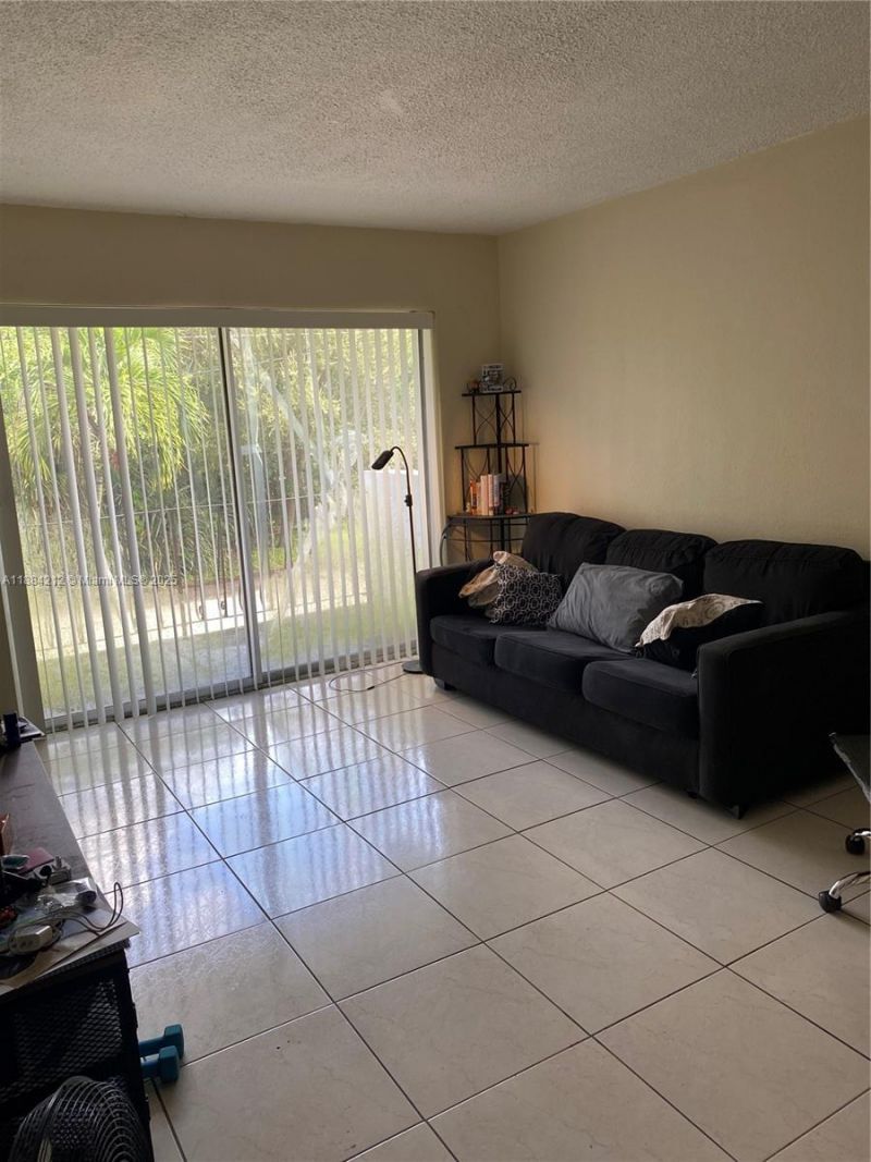 1090 NE 129th St, Unit 205, North Miami, FL 33161 Photo