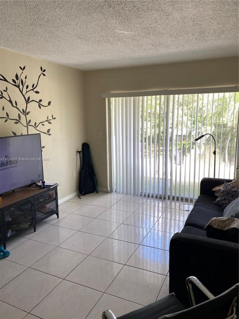 1090 NE 129th St, Unit 205, North Miami, FL 33161 Photo