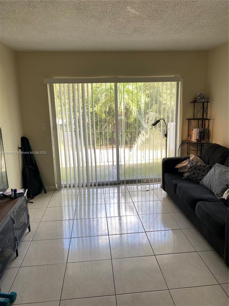 1090 NE 129th St, Unit 205, North Miami, FL 33161 Photo