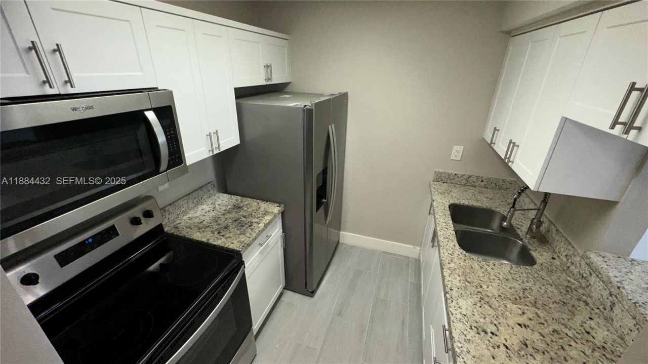 250 NW 107th Ave, Unit 202, Miami, FL 33172 Photo