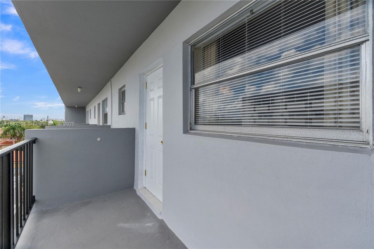 1750 Jefferson St, Unit 502, Hollywood, FL 33020 Photo