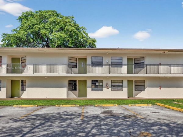 4198 Lakeside Dr, Unit 4198, Tamarac, FL 33319