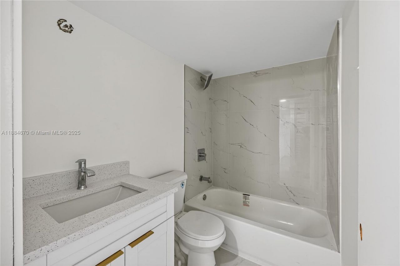 4198 Lakeside Dr, Unit 4198, Tamarac, FL 33319 Photo