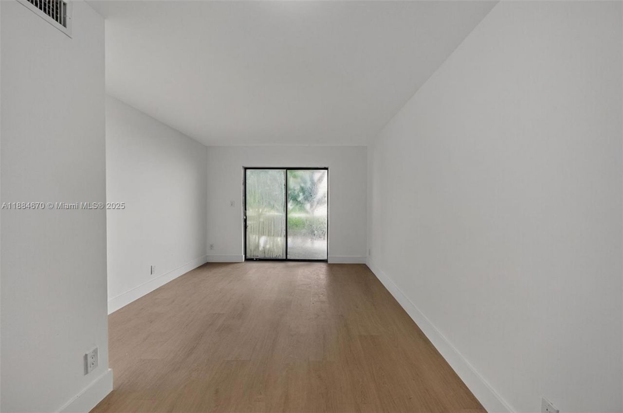 4198 Lakeside Dr, Unit 4198, Tamarac, FL 33319 Photo