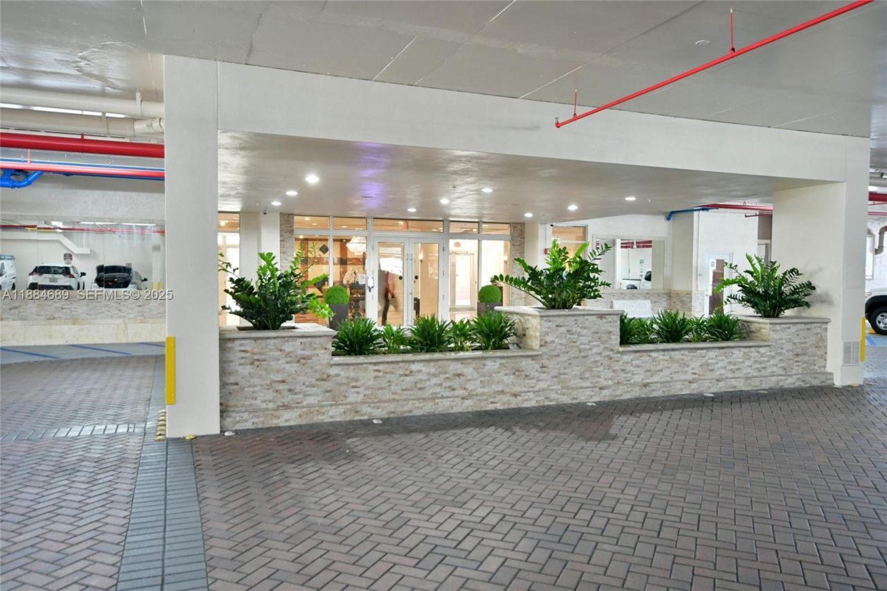 3232 SW 22nd Ter, Unit 1502, Miami, FL 33145 Photo