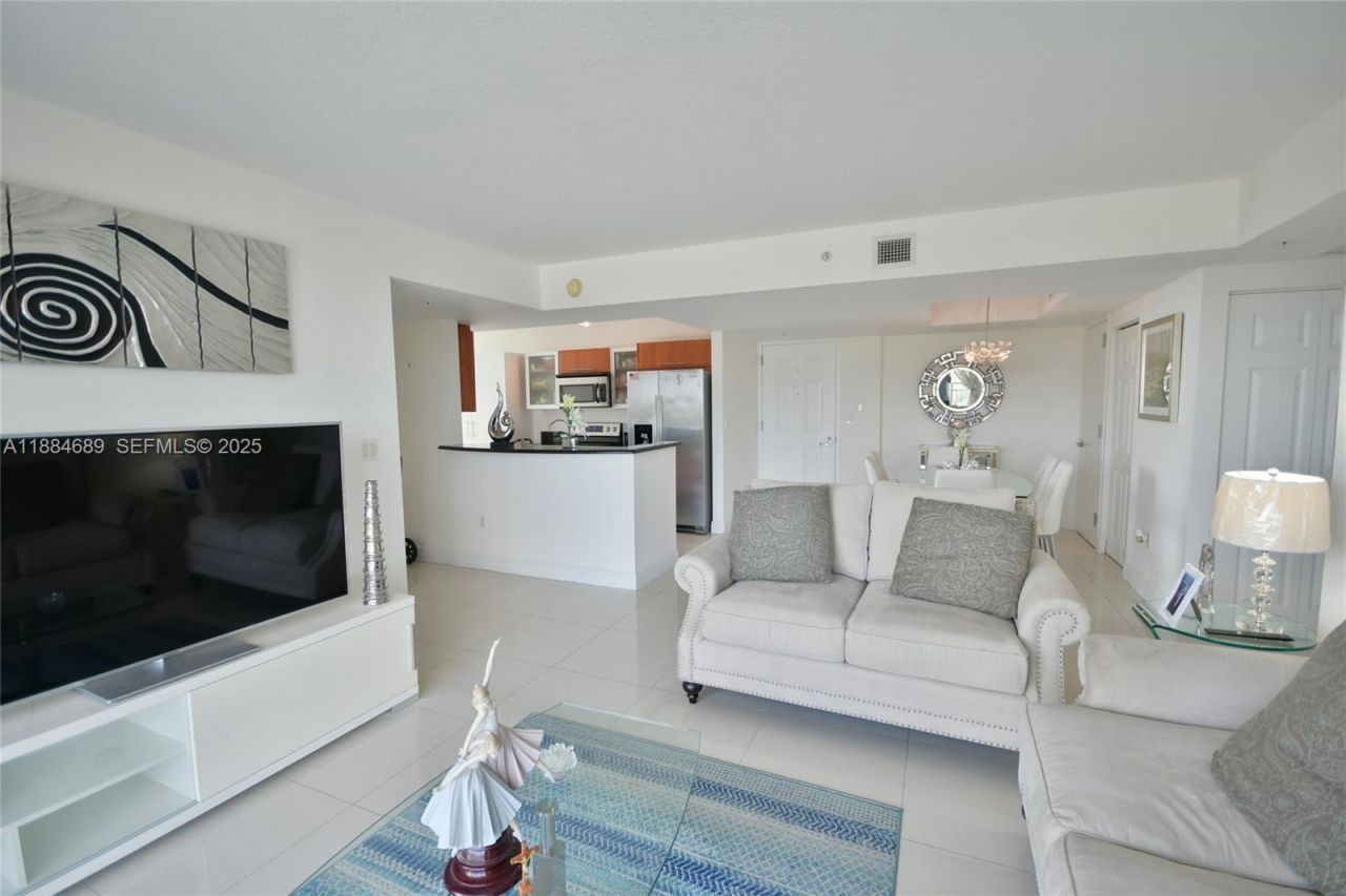 3232 SW 22nd Ter, Unit 1502, Miami, FL 33145 Photo