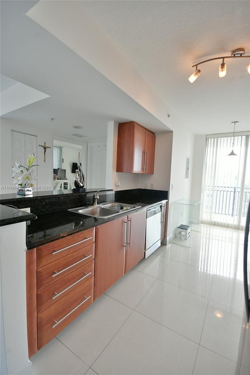 3232 SW 22nd Ter, Unit 1502, Miami, FL 33145 Photo