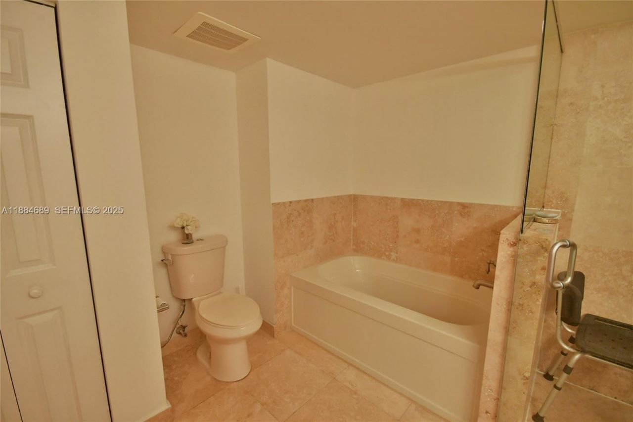 3232 SW 22nd Ter, Unit 1502, Miami, FL 33145 Photo