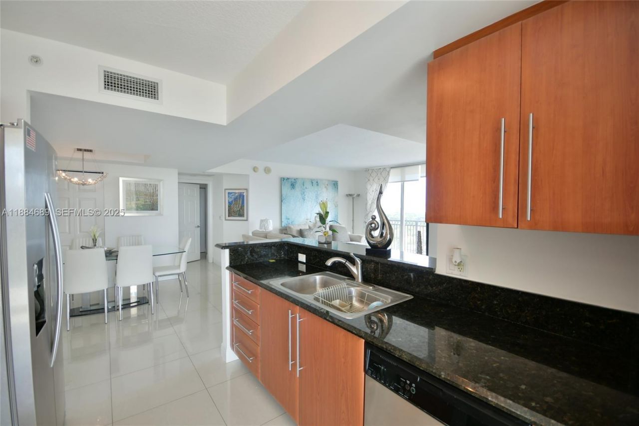 3232 SW 22nd Ter, Unit 1502, Miami, FL 33145 Photo