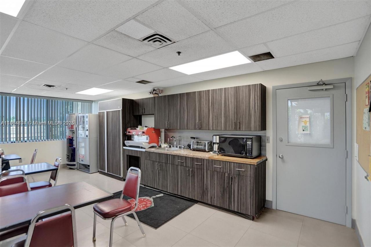 2870 Stirling Rd, Hollywood, FL 33020 Photo