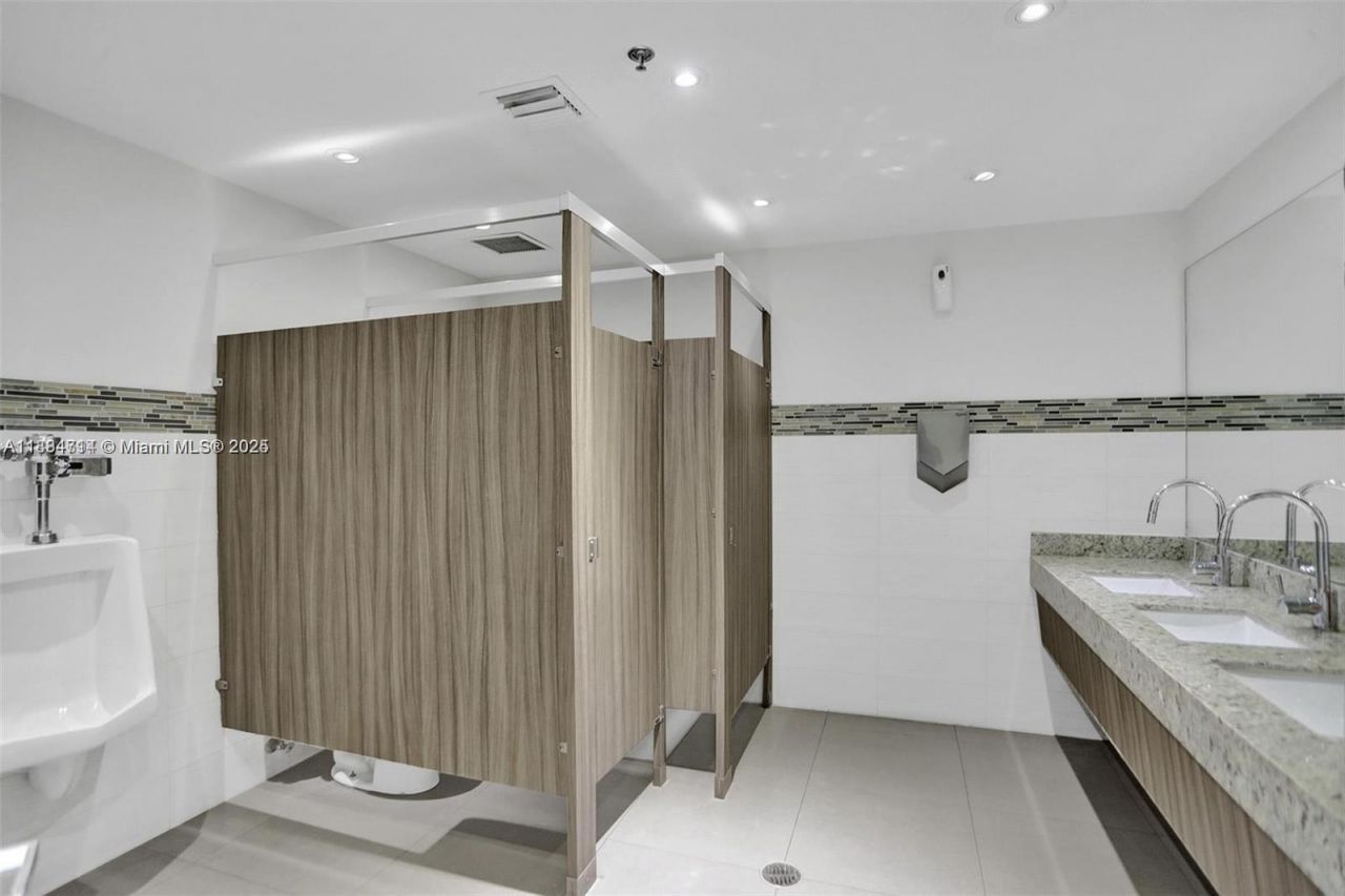 2870 Stirling Rd, Hollywood, FL 33020 Photo