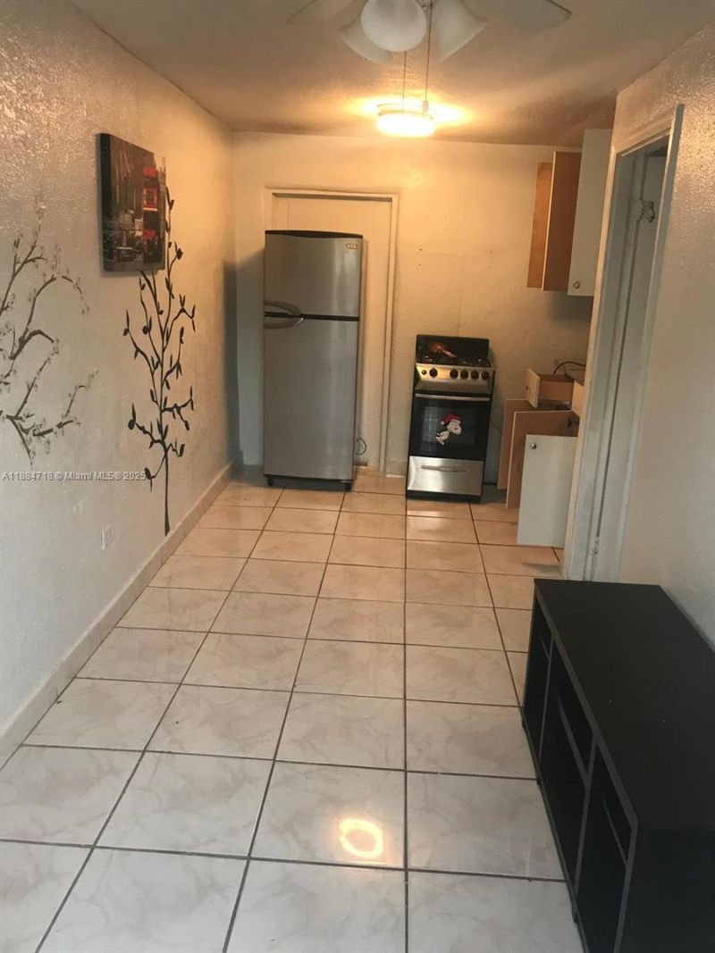 825 E 9th Ln, Hialeah, FL 33010 Photo