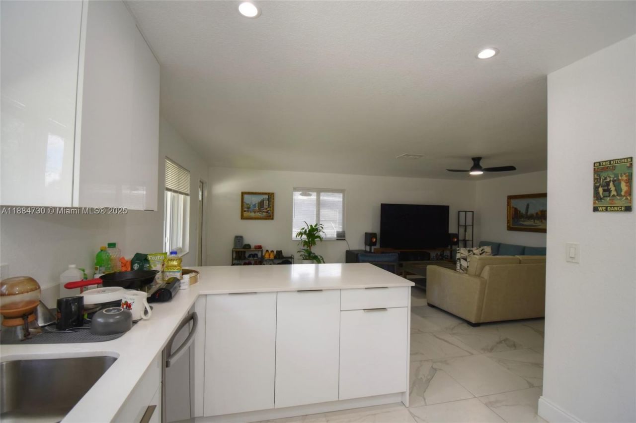 830 NW 19th Ter, Fort Lauderdale, FL 33311 Photo