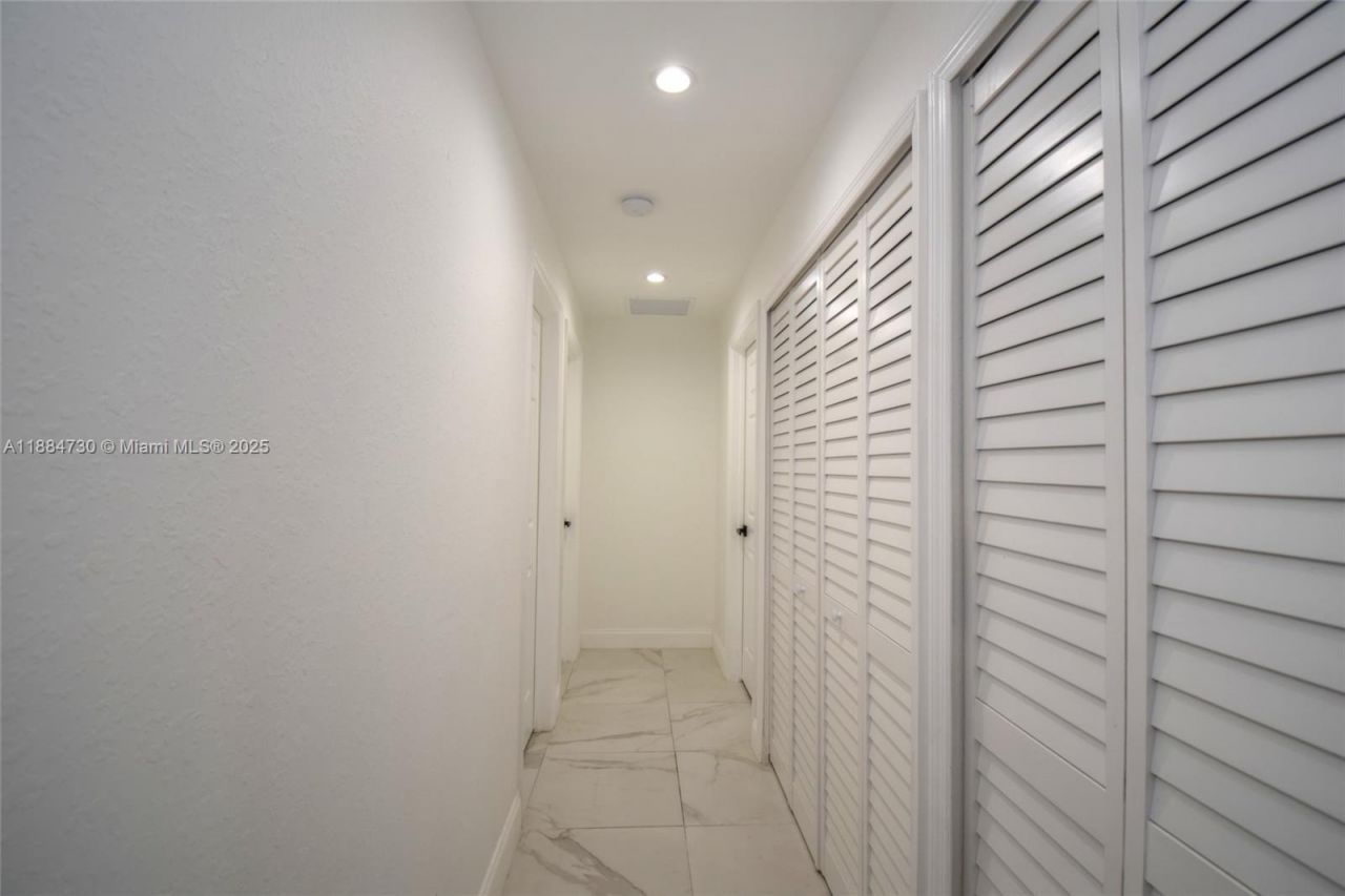 830 NW 19th Ter, Fort Lauderdale, FL 33311 Photo