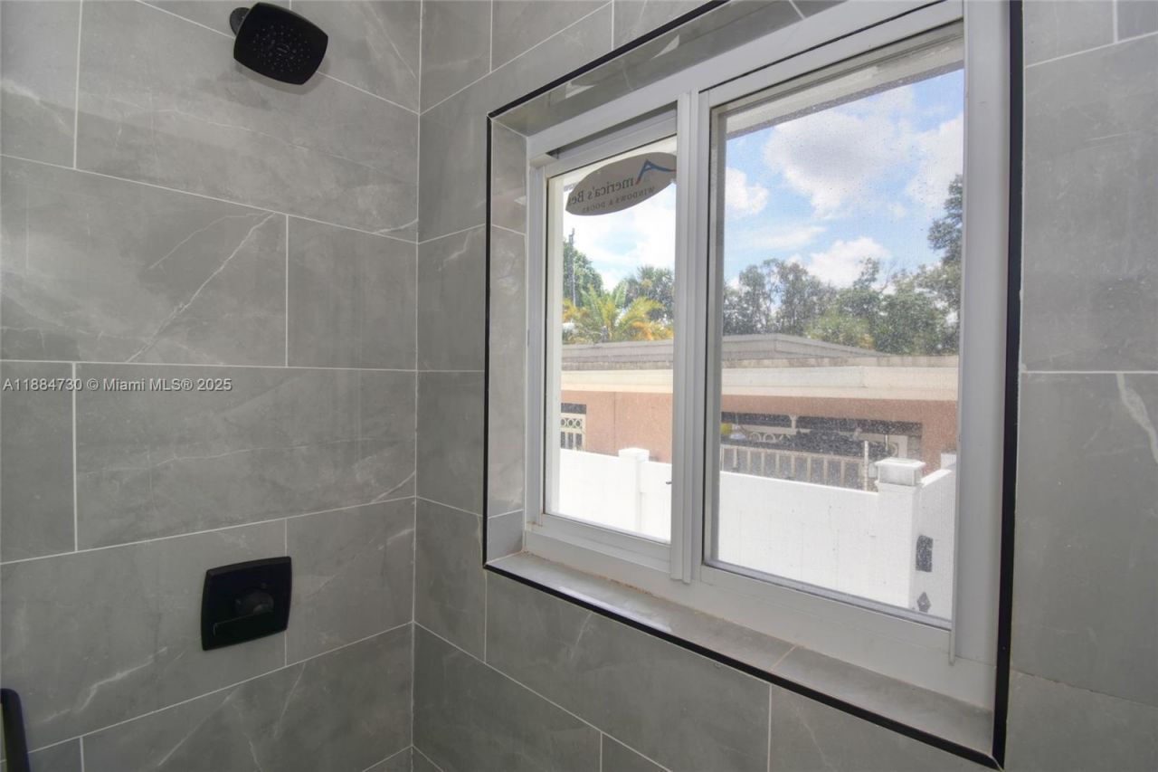 830 NW 19th Ter, Fort Lauderdale, FL 33311 Photo