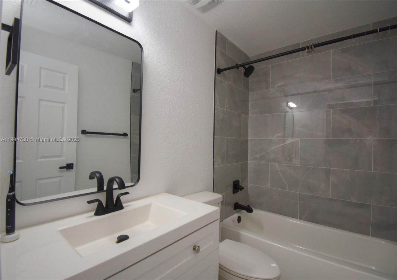 830 NW 19th Ter, Fort Lauderdale, FL 33311 Photo