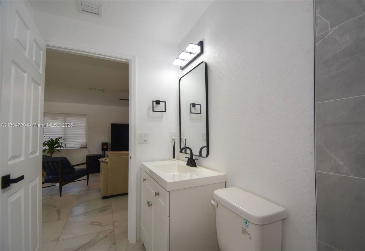830 NW 19th Ter, Fort Lauderdale, FL 33311 Photo