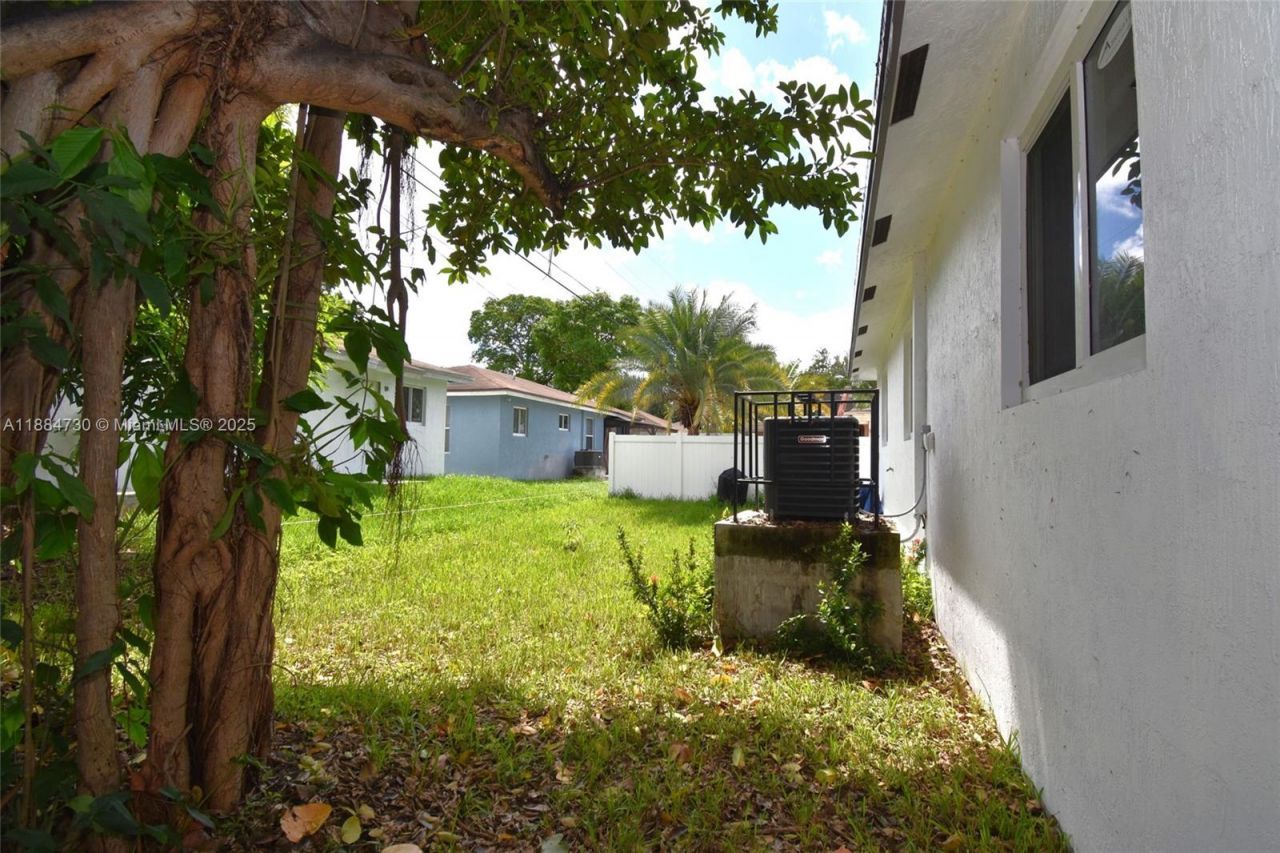 830 NW 19th Ter, Fort Lauderdale, FL 33311 Photo