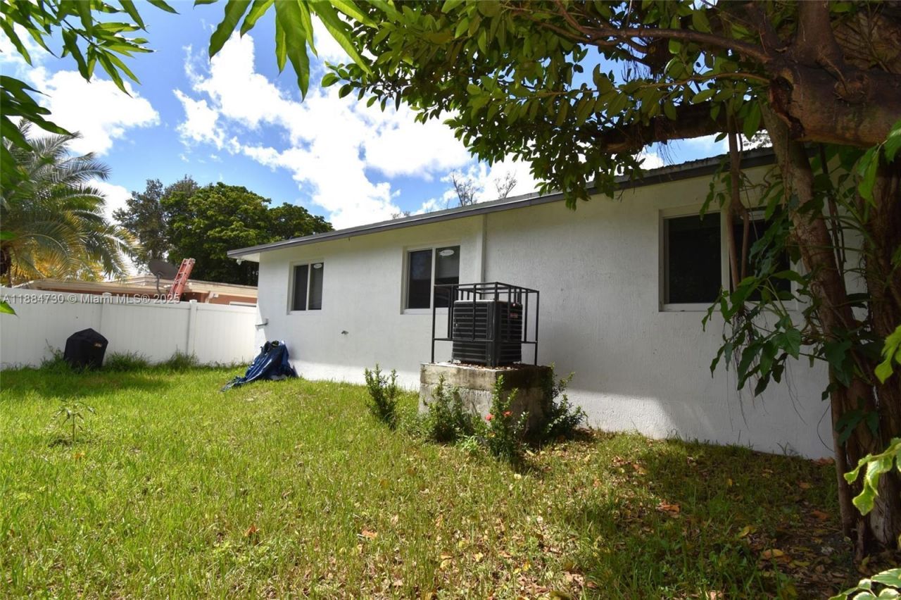 830 NW 19th Ter, Fort Lauderdale, FL 33311 Photo