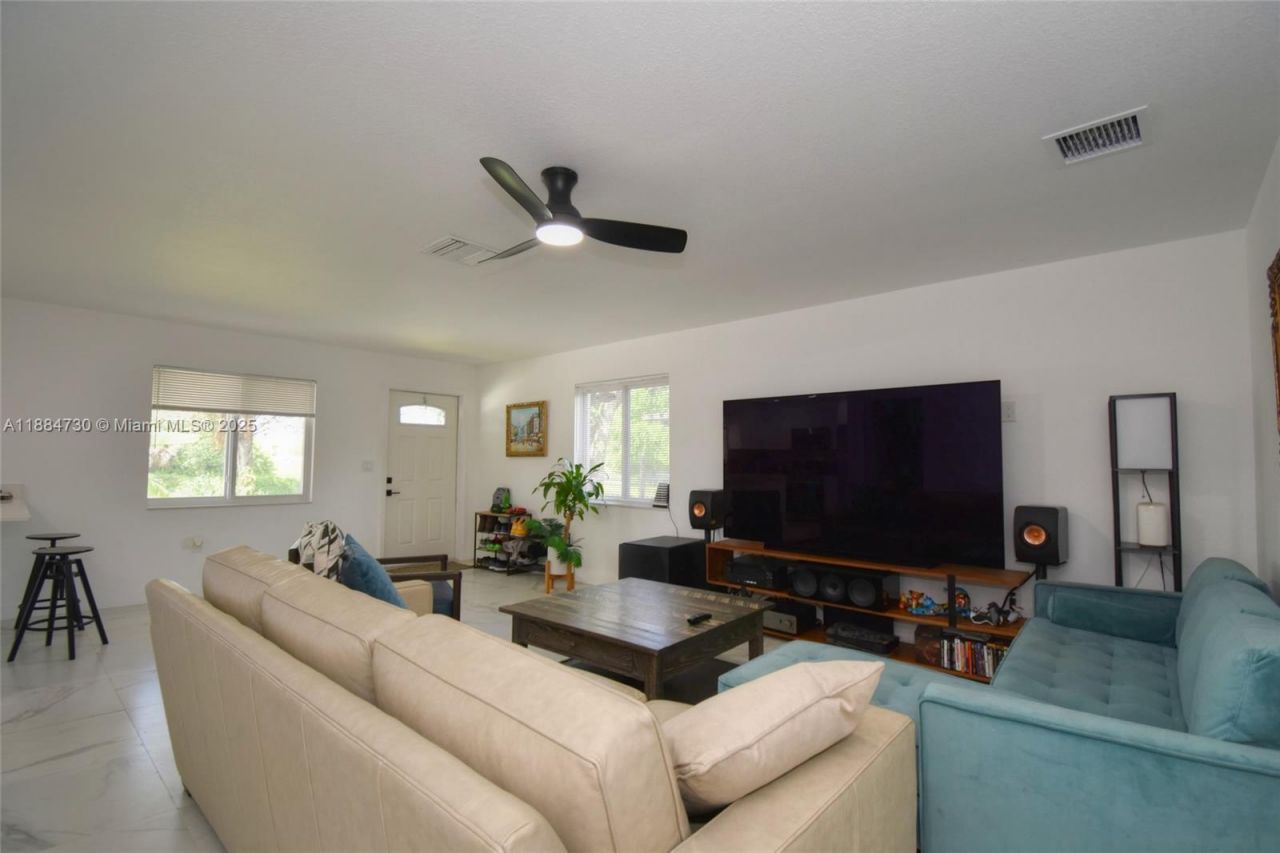 830 NW 19th Ter, Fort Lauderdale, FL 33311 Photo