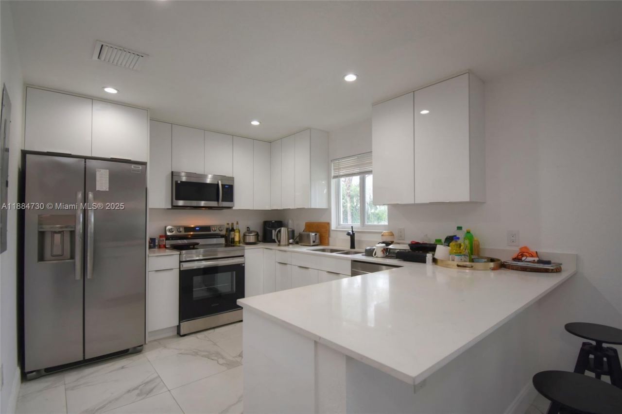 830 NW 19th Ter, Fort Lauderdale, FL 33311 Photo