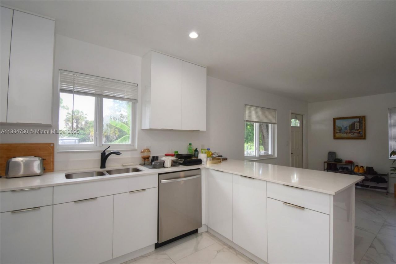 830 NW 19th Ter, Fort Lauderdale, FL 33311 Photo