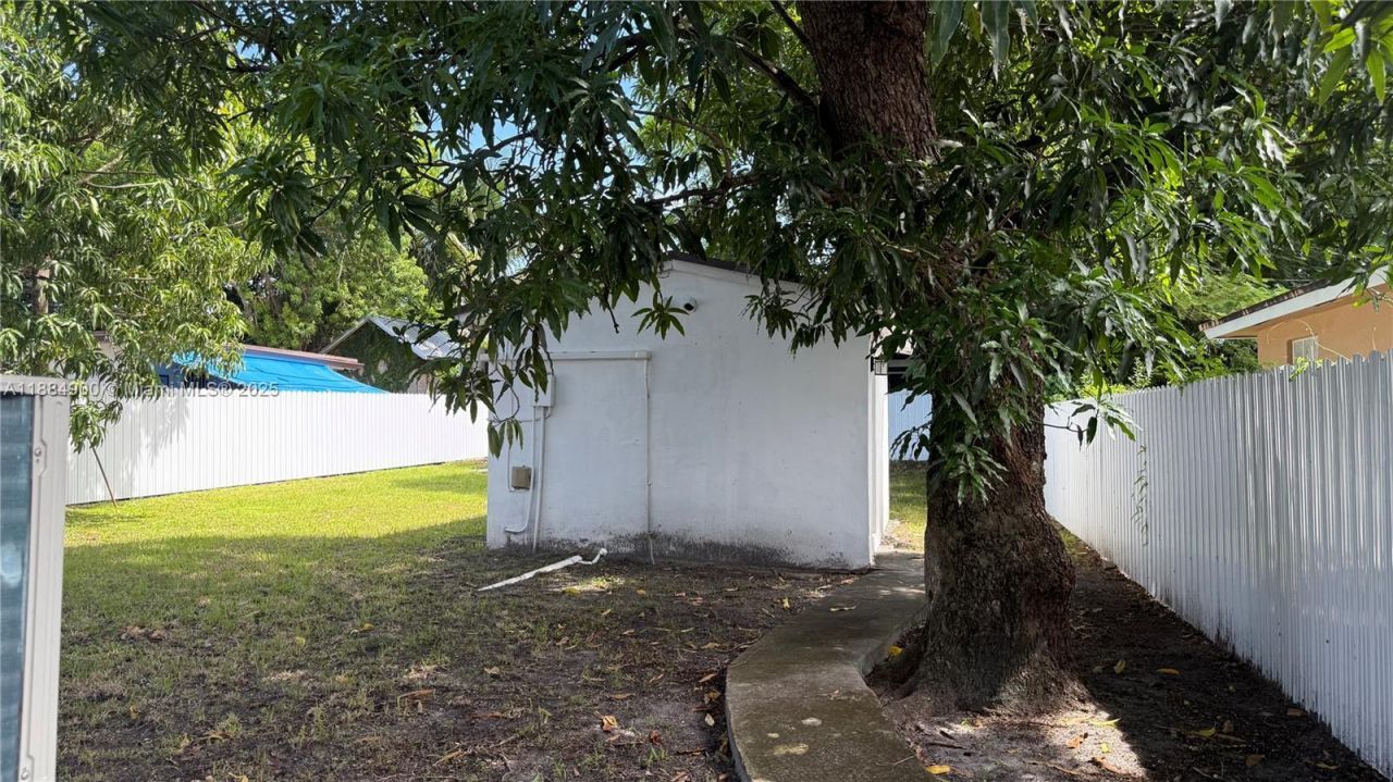 4139 NW 23rd Ave, Miami, FL 33142 Photo