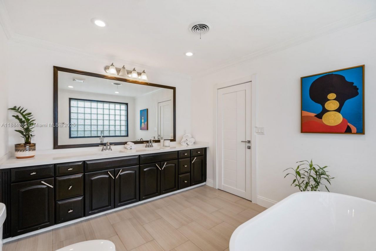 2830 NE 56 Ct, Fort Lauderdale, FL 33308 Photo