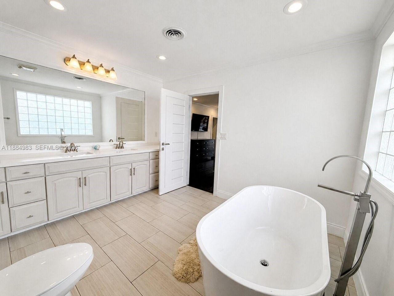 2830 NE 56 Ct, Fort Lauderdale, FL 33308 Photo