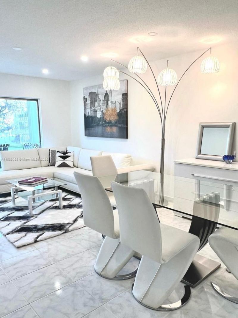 5051 W Oakland Park Blvd, Unit 204, Lauderdale Lakes, FL 33313 Photo