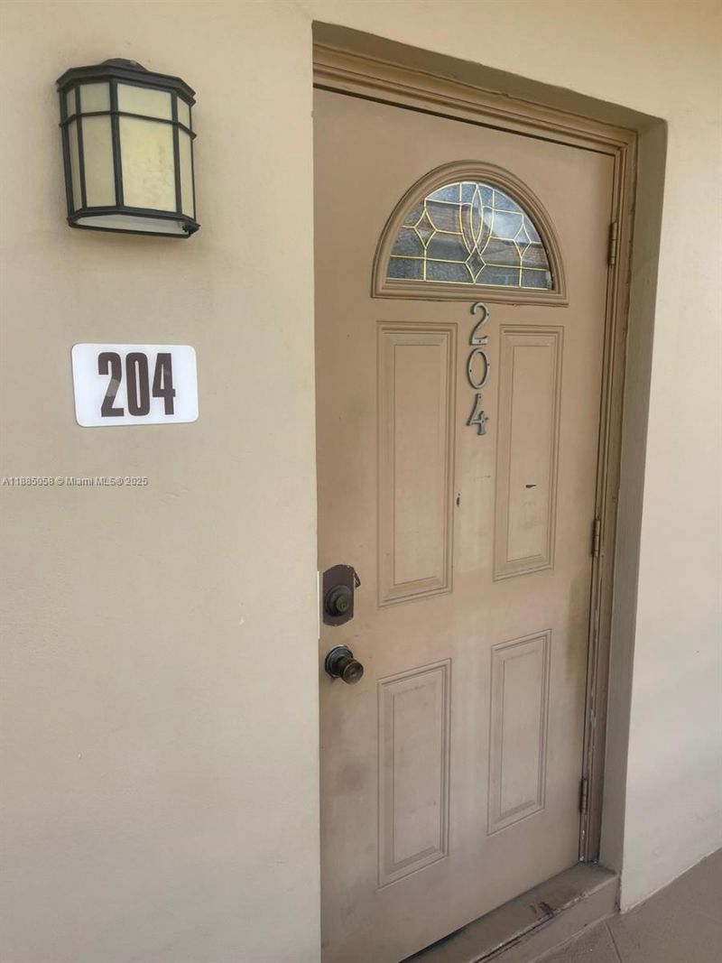 5051 W Oakland Park Blvd, Unit 204, Lauderdale Lakes, FL 33313 Photo
