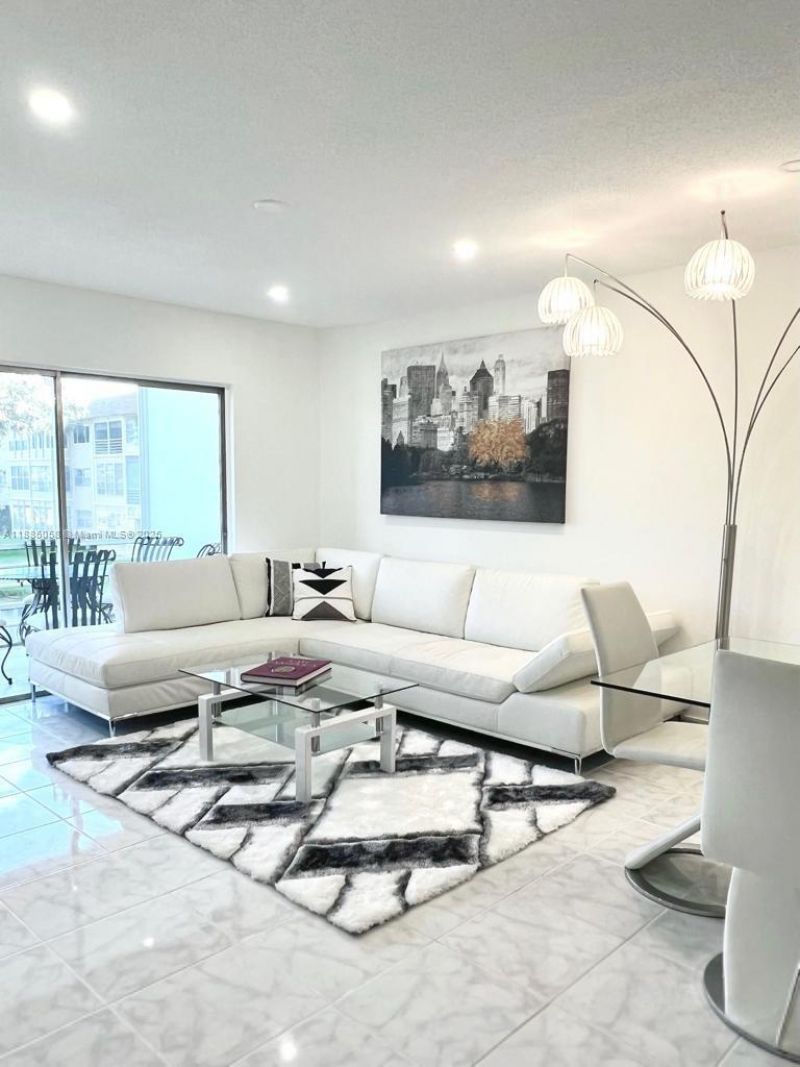 5051 W Oakland Park Blvd, Unit 204, Lauderdale Lakes, FL 33313 Photo