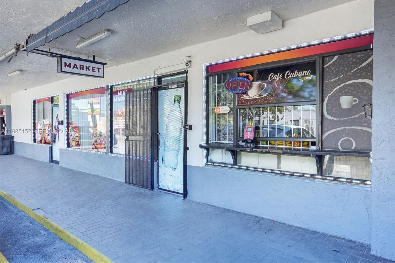 Convenience Store For Sale In Miami, Miami, FL 33135 Photo