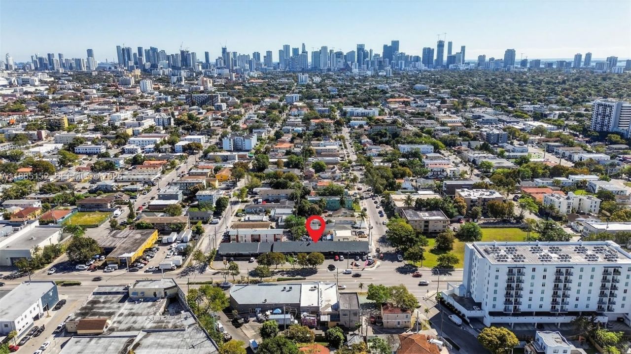 Convenience Store For Sale In Miami, Miami, FL 33135 Photo