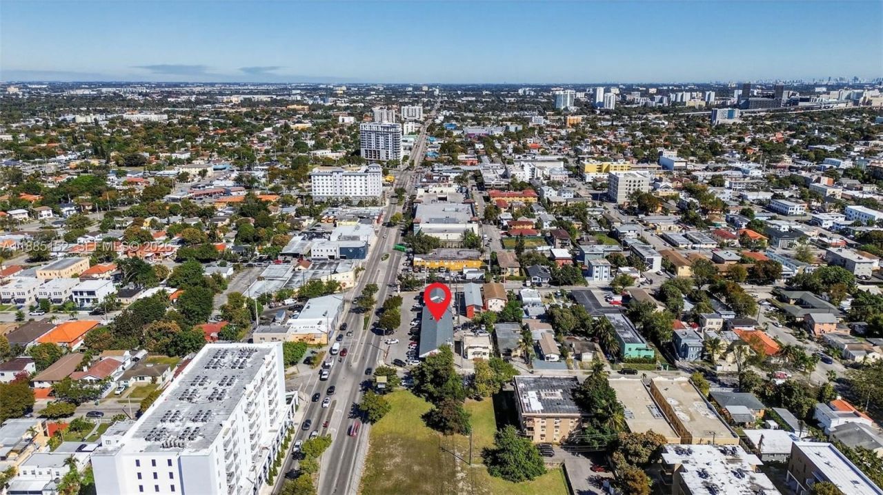 Convenience Store For Sale In Miami, Miami, FL 33135 Photo