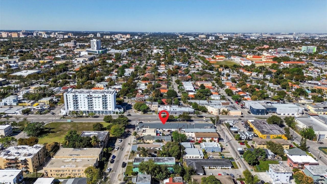 Convenience Store For Sale In Miami, Miami, FL 33135 Photo