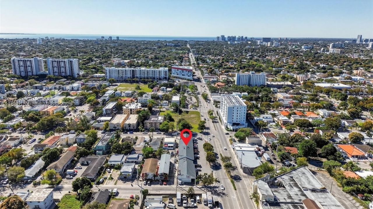 Convenience Store For Sale In Miami, Miami, FL 33135 Photo