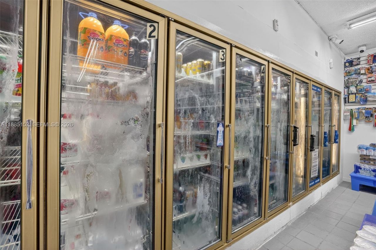 Convenience Store For Sale In Miami, Miami, FL 33135 Photo